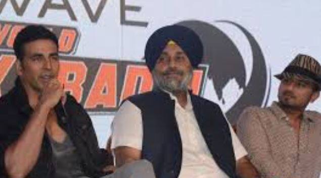 રિપોર્ટ મુજબ એસઆઈટી સભ્ય અને આઈજી રેંકના અદિકારી કુંવર વિજય પ્રતાપ સિંહે વિવિધ સમન્સ પાઠવ્યા છે. એસઆઈટી રાજ્યમાં ધર્મગ્રંથના અપમાનની બનેલી ઘટનાઓ બાદ 2015માં ફરીદકોટમાં કોટકપુરા અને બહબલ કલામાં ગોળીબારની ઘટનાની તપાસ કરી રહી છે. બહબલ કલામાં પોલીસ ફાયરિંગમાં બે લોકોના મોત થયા હતા. ગુરુ ગ્રંથ સાહેબના અપમાન પાછળ ડેરા સમર્થકોનો હાથ હોવાનું તપાસમાં સામે આવ્યું હતું. આ સમયમાં પંજાબમાં થોડો સમય અશાંતિ રહી અને હિંસક ઘટનાઓ બની હતી. આ દરમિયાન અક્ષય કુમારે બાદલ અને રામ રહીમ વચ્ચે મુલાકાત કરાવી હોવાનો આરોપ છે. જોકે અક્ષય કુમાર પહેલાથી જ આ વાતને નકારી ચુક્યો છે.