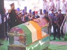 બેંગ્લુરુ: અનંત કુમારના રાજકીય સન્માન સાથે અંતિમ સંસ્કાર, શાહ- અડવાણી- રાજનાથ રહ્યા હાજર