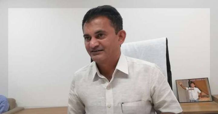  અમિત ચાવડાએ જસદણ બેઠકના દાવેદારો ભોળાભાઇ ગોહિલ, ધિરજ શિંગાળા,અરચન નકિયા અને ગજેન્દ્ર રામાણી સાથે બેઠક યોજી પેટાચૂંટણી જીતવા સ્ટ્રેટેજી ઘડી કાઢી હતી. કોંગ્રેસે કુંવરજી બાવળિયા સામે કોળી ઉમેદવારને જ મેદાને ઉતારવા રણનીતિ ઘડી છે કેમ કે,આ બેઠક પર કોળી મતદારોનુ ઘણુ જ પ્રભુત્વ છે.