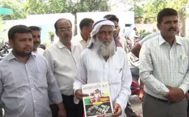 પોલીસના જણાવ્યા મુજબ ચાર વર્ષ પહેલા તત્કાલીન સપા સરકારમાં દૌરલા-લાવડ માર્ગ સ્થિત કલર સિટી કંપનીએ સમાજવાદી આવાસ યોજના અંતર્ગત ફ્લેટ બનાવવાનું શરૂ કર્યું હતું. જેનો શુભારંભ સપા સાંસદ તેજ પ્રતાપ સિંહે કર્યો હતો. રાજ્યમાં નવી સરકાર આવે તે પહેલા જ આ પ્રોજેક્ટ બંધ થઈ ગયો હતો. આ યોજનામાં ઠગાઈનો ભોગ બનેલા પીડિતોની સંખ્યા 450 જેટલી છે.