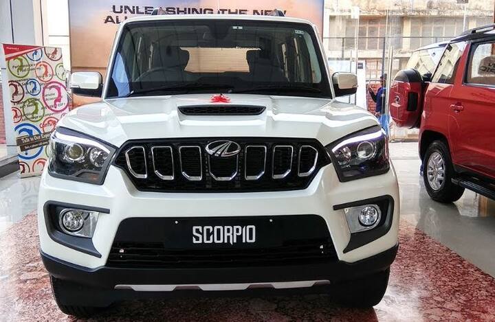 નવી દિલ્હીઃ મહિન્દ્રા એન્ડ મહિન્દ્રાએ તેની સ્પેશિયલ કાર સ્કોર્પિયોના નવા વેરિયન્ટ S9ને લોન્ચ કરવાની જાહેરાત કરી છે. કંપનીએ કારની એક્સ શો રૂમ કિંમત 13.99 લાખ રૂપિયા રાખી છે. સ્કોર્પિયો એસ 9નું આ વર્ઝન એસ 11ની તુલનામાં 1.40 લાખ રૂપિયા સસ્તું હશે.