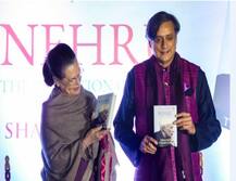 નેહરુના કારણે જ એક ચા વાળો વડાપ્રધાન બની શક્યોઃ શશિ થરૂર