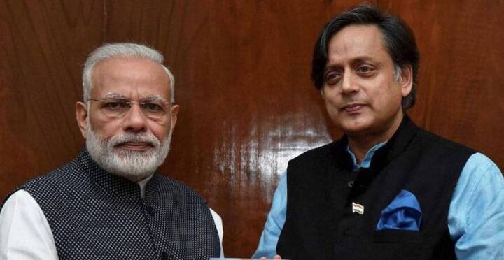 નવી દિલ્હીઃ કોંગ્રેસ નેતા શશિ થરૂરે ફરી એક વખત વડાપ્રધાન નરેન્દ્ર મોદી પર પ્રહાર કર્યો છે. થરૂરના આ નિવેદન પર વિવાદ થઈ શખે છે. નેહરુ પર લખેલા પુસ્તકના વિમોચન પ્રસંગે થરૂરે નેહરુ પર સતત સવાલ ઉઠાવતી બીજેપીને ટોણો માર્યો અને કહ્યું કે, દેશના પ્રથમ વડાપ્રધાન જવાહરલાલ નેહરુના કારણે જ આજે એક ચા વાળો વડાપ્રધાન બની શક્યો છે.