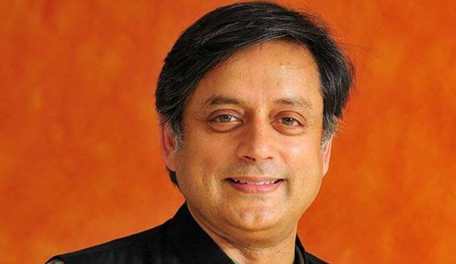 શશિ થરૂરે કહ્યું કે, નેહરુજીએ દેશની સંસ્થાઓને આ પ્રકારે આકાર આપ્યો હોવાથી આમ આદમી પણ વડાપ્રધાનની ખુરશી પર બેસવાના સપનાં જોઈ શકે છે. જેના કારણે આજે એક ચા વાળો વડાપ્રધાન બની શક્યો છે.