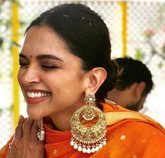 આજે સાંજે ભારતીય સમય મુજબ 6.30 કલાકથી લગ્નની વિધિ શરૂ થઈ જશે.