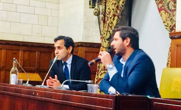  શ્રીનગર: પાકિસ્તાનના પૂર્વ કેપ્ટન અને ઓલરાઉન્ડર શાહિદ આફ્રિદીએ આજે કાશ્મીર મુદ્દે મોટું નિવેદન આપ્યું છે. એક પત્રકાર પરિષદમાં શાહિદ આફ્રિદીને કાશ્મરીને લઈને સવાલ કરવામાં આવ્યો ત્યારે તેણે કહ્યું કે પાકિસ્તાનને કાશ્મીરની જરૂર નથી, તેને આઝાદ રાખવું જોઈએ. શાહિદ આફ્રિદી અગાઉ પણ કાશ્મીર મુદ્દે નિવેદનો આપી ચુક્યો છે. 