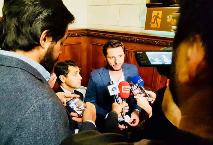  ઇંગ્લેન્ડની સંસદ કહેવાતી હાઉસ ઓફ કોમન્સમાં આફ્રિદીએ કહ્યું કે પાકિસ્તાને કાશ્મીરની ચિંતા કરવી જોઈએ નહીં. આફ્રિદીએ કહ્યું કે પાકિસ્તાન પોતાના ચાર પ્રાંત સંભાળી નથી શકતું. ત્યારે કાશ્મીરની ચિંતા કરવી જોઈએ નહીં. શાહિદ આફ્રિદી અહીં પોતાની સંસ્થા શાહિદ આફ્રિદી ફાઉન્ડેશન સાથે જોડાયેલા એક કાર્યક્રમમાં ભાગ લેવા આવ્યા હતા.