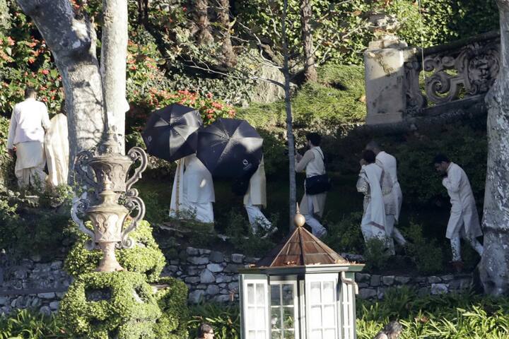 બંનેની ઓફિશિય અનાઉન્સમેન્ટ બાદ બંને પર સોશિયલ મીડિયા પર શુભકામનાનો વરસાદ થઇ રહ્યો છે. એટલું જ નહીં દીપિકા અને રણવીક સિંહનું વિકિપીડિયા પણ અપડેટ થઇ ચૂક્યું છે.