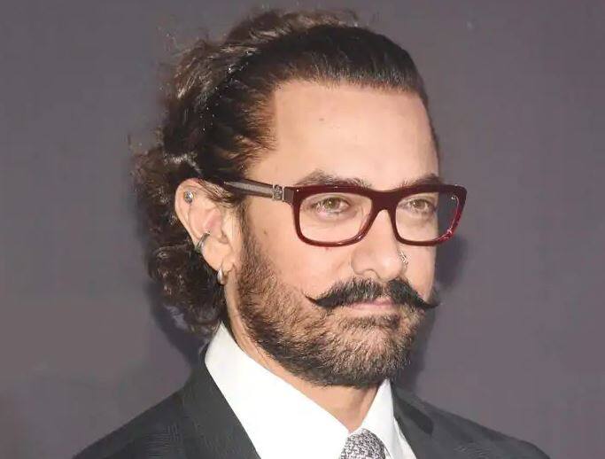 મુંબઈઃ મિસ્ટર પરફેક્શનિસ્ટ આમિર ખાનની સાથે કામ કરવાનું દરેક એક્ટ્રેસનું સપનું હોય છે, એવામાં હવે આમિરના આગામી પ્રોજેક્ટને લઈને તેમનું લોકો સાથે મળવાનું શરૂ થઈ ગયું છે. મંગળવારે મોડી રાત્રે એક અભિનેત્રીએ આમિરના ઘરે જઈને તેની સાથે મુલાકાત કરી જેથી અટકળો લગાવવામાં આવી રહી છે કે લગભગ તે આમિરની આગામી કો-એક્ટ્રેસ હશે.