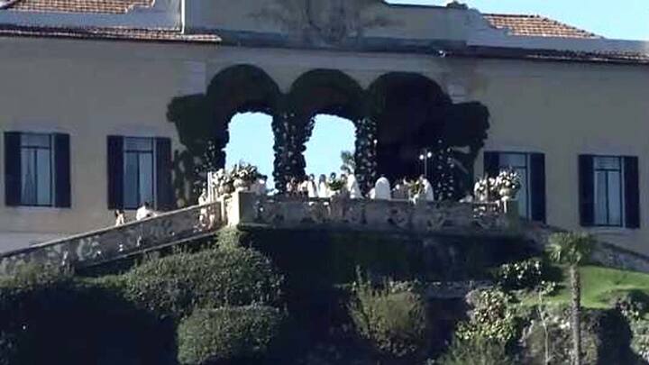 કોંકણી લગ્ન બાદ 15 નવમ્બરે આજે દીપિકા અને રણવીર સિંધી રીતિ રિવાજ પ્રમાણે લગ્ન કરશે. ઇટાલીમાં ડેસ્ટિનેશન વેડિંગ બાદ બન્ને ભારતમાં શાનદાર રિસેપ્શન પાર્ટી આપશે. 21 નવેમ્બરે દીપિકાના હૉમટાઉન બેગ્લુંરુમાં રિસેપ્શન પાર્ટી યોજાશે. 28 નવેમ્બરે મુંબઇની હૉટલ ગ્રાન્ડ હયાતમાં બીજી રિસેપ્શન પાર્ટી હશે.