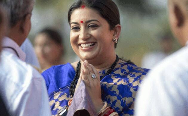 નવી દિલ્હીઃ બૉલીવુડ હિટ કપલ દીપિકા પાદુકોણ અને રણવીર સિંહના લગ્ન 14 નવેમ્બરે ઇટાલીના લેક કોમોમાં કોંકણી રિવાજ પ્રમાણે થઇ ગયા. ફેન્સ પોતાનુ મનગમતું કપલને દુલ્હા-દુલ્હનના ગેટઅપમાં જોવા માટે તરસી રહ્યું છે. સ્ટ્રૉન્ગ સિક્યૂરિટી હોવા છતાં સોશ્યલ મીડિયા પર દીપવીરની ધૂંધળી તસવીરો સામે આવી છે. પણ હજુ સુધી એવો કોઇ ફોટો સામે નથી આવ્યો કે જેમાં સ્પષ્ટરીતે કપલનો લૂક જોવા મળે.