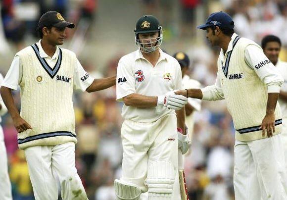 તેણે કહ્યુ, ઓસ્ટ્રેલિયાને ઓસ્ટ્રેલિયામાં હરાવવું મુશ્કેલ હશે. અમારું બોલિંગ આક્રમણ વિશ્વ ક્રિકેટની કોઈ પણ ટીમ જેટલું જ સારું છે અને અમે વિકેટ લઈ શકીએ છીએ. જો અમે પ્રથમ બેટિંગ કરીને 350 રન બનાવી લઈશું તો મને લાગે છે કે અમને હરાવવું મુશ્કેલ બનશે. મને ભરોસો છે કે અમે ઘરઆંગણે જીતીશું અને આ એક રોમાંચક સીરિઝ હશે.