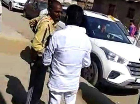 લોકોએ તેમની સામે 'રોડ નહી તો વોટ નહી'ના નારા પણ લગાવ્યા હતા. ત્યારબાદ ધારાસભ્યને ત્યાંથી ભાગવું પડ્યું હતું. આ ઘટનાનો વીડિયો સોશિયલ મીડિયા પર વાયરલ થઈ રહ્યો છે. 