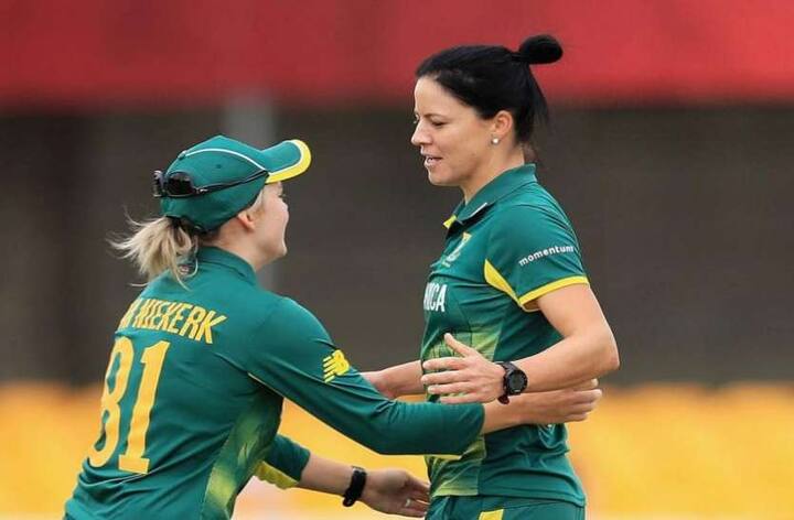  જેન વેન નિકેર્ક અને મેરીઝન કેપ બન્ને પ્રથમ એવા મેરિડ કપલ છે જેણે આઈસીસી ટૂર્નામેન્ટમાં એકસાથે બેટિંગ કરી હતી. આ બન્ને ખેલાડીએ આફ્રિકાની જીત માટે મહત્વની ભૂમકા ભજવી હતી. 