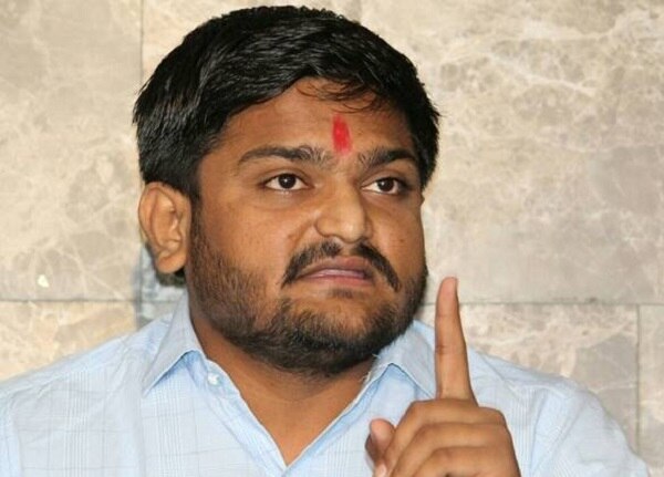 પાસના સંયોજક હાર્દિક પટેલે જણાવ્યું હતું કે, મહારાષ્ટ્રમાં ભાજપની જ સરકાર જો મરાઠાઓને 16 ટકા જેટલી અનામત આપી શકતી હોય તો ગુજરાતની ભાજપ સરકાર પાટીદારોને શા માટે અનામત આપી રહી નથી.