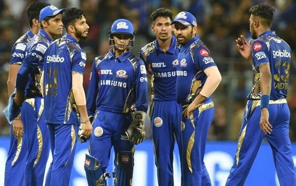 મુંબઇ ઈન્ડિયન્સે આ વખતે 18 ખેલાડીઓને રિટેન કર્યા છે. જેમાં કેપ્ટન રોહિત શર્મા, જસપ્રિત બુમરાહ, હાર્દિક પંડ્યા, કૃણાલ પંડ્યા, ઇશાન કિશન, આદિત્ય તારે, અનુકૂલ રોય, સૂર્યકુમાર યાદવ, મયંક માર્કન્ડે, સિદ્ધેશ લાડ રાહુલ ચહરનું નામ સામેલ છે. વિદેશી ખેલાડીઓમાં ઓલ રાઉન્ડર કિરોન પોલાર્ડ, મિશેલન મેકલેનેઘન, ઇવિન લુઇસ, બેન કટિંગ, જેસન બેહરનડોર્ફ, ક્વિન્ટન ડી કોક અને એડમ મિલનેને રિટેન કર્યા છે.