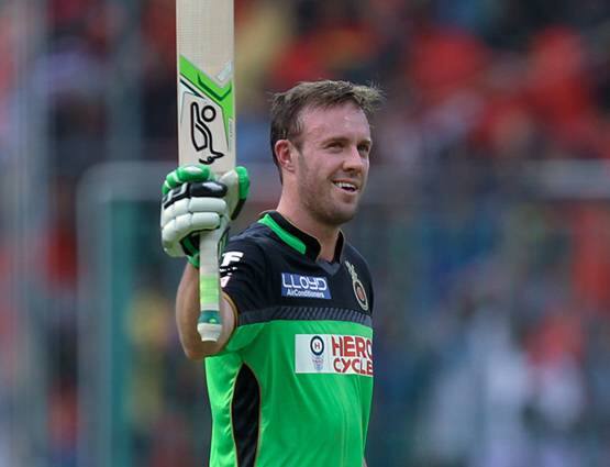 ડિવિલિયર્સે 228 વનડે મેચ રમી છે, જેમાં 53.50ની એવરેજથી 9577 રન બનાવ્યા છે. વનડેમાં તેના નામ 25 સદી અને 53 અડધી સદી સામેલ છે. વનડેમાં તેનો શ્રેષ્ઠ સ્કોર 176 રન છે. 