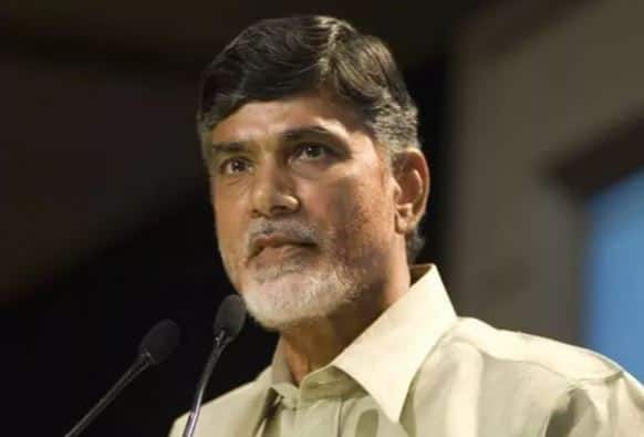 પશ્ચિમ બંગાળમાં 1989માં તત્કાલીએન વામ મોર્ચા સરકારે સીબીઆઈને માન્યતા આપી હતી. અધિકારીએ નામ જાહેર ના કરવાની શરતે જણાવ્યું છે કે, આજે અધિસૂચના બાદ સીબીઆઈએ હવેથી અદાલતના આદેશ ઉપરાંતના અન્ય મામલાઓમાં કોઈ પણ પ્રકારની તપાસ કરવા માટે રાજ્ય સરકારની મંજૂરી લેવી પડશે. સીબીઆઈ દિલ્હી સ્પેશિયલ પોલીસ એક્ટ કાયદા અનુસાર કામ કરે છે. આંધ્ર પ્રદેશની ચંદ્રબાબૂ નાયડૂ સરકારે સીબીઆઈને અન્ય રાજ્યોમાં દરોડા પડવાની અને તપાસ કાર્યવાહી હાથ ધરવા માટે આપવામાં આવેલી ‘સામાન્ય મંજૂરી’ પાછી ખેંચી લીધી છે. 