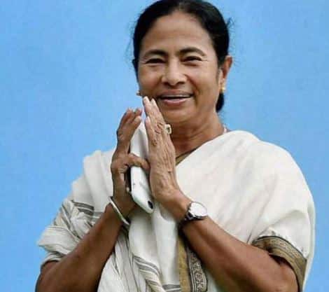 પશ્ચિમ બંગાળની મુખ્યમંત્રી મમતા બેનરજીએ આંધ્ર પ્રદેશના મુખ્યમંત્રી ચંદ્રબાબુ નાયડૂના નિર્ણયનું સમર્થન કર્યું હતું. તેમને કહ્યું હતું કે, ચંદ્રબાબૂ નાયડૂએ યોગ્ય નિર્ણય કર્યો છે. ભાજપ પોતાના રાજકીય હીતો અને દુશ્મની માટે સીબીઆઈ સહિતની એજન્સીઓનો ઉપયોગ કરે છે.