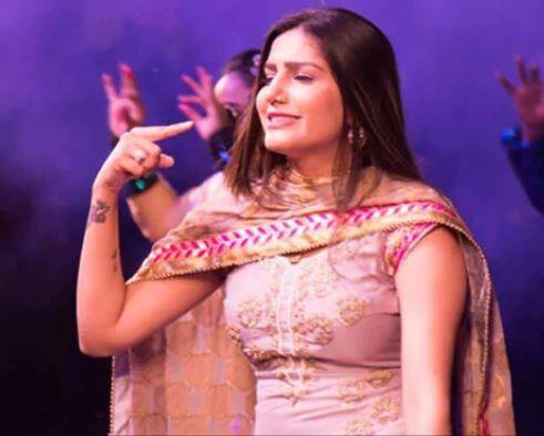 ગુરૂવારે બિહારમાં પણ સપનાના પ્રોગ્રામમાં હંગામો થયો હતો. હજારોની સંખ્યમાં લોકો ઉમટી પડ્યા હતા. લોકો એકબીજા પર ખુરશીઓ ફેંકવા લાગ્યા હતા. જોરદાર હંગામો થયો હતો. જેમાં એક યુવકનું મોત થયું હતું.