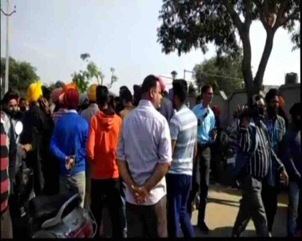 અમૃતસરઃ નિરંકારી ભવન પર ગ્રેનેડ હુમલો, ત્રણ લોકોના મોત three people killed in Bomb blast at Nirankari Bhavan in Amritsar અમૃતસરઃ નિરંકારી ભવન પર ગ્રેનેડ હુમલો, ત્રણ લોકોના મોત