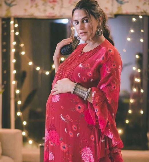 નેહા ધૂપિયા હાલ ખારની એક હોસ્પિટલમાં એડમિટ છે. નેહા અને બાળકી બંને સ્વસ્થ છે