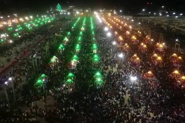 આ ઉપરાંત સરકારી યોજનાઓ જેવી કે સપ્તપદીના સાત ફેરા સમૂહ લગ્ન યોજના અને કુંવરબાઇના મામેરાના લાભ મળે તેવી વ્યવસ્થા પણ કરાઈ છે. અહીંયા મેગા રક્તદાન કેમ્પ રાખવામાં આવ્યો હતો જેમાં 1000 બોટલ રક્તનો ટાર્ગેટ પુરો થયો હતો.