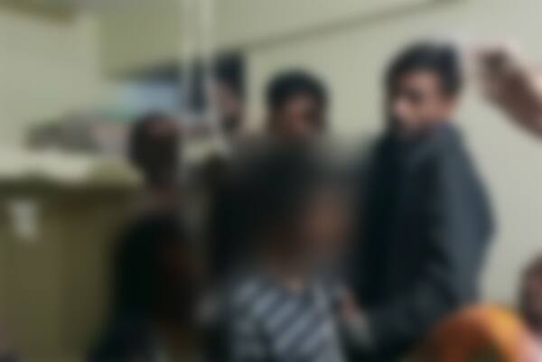 આ અંગે જાણ થતાં પોલીસ ઘટના સ્થળે પહોંચી ગઈ હતી અને બંનેના મૃતદેહને નીચે ઉતારીને આગળી કાર્યવાહી હાથ ધરી હતી. દંપતીના છ મહિના પહેલાં જ લગ્ન થયા હતા. જોકે બંનેની આત્મહત્યા કરવા પાછળનું કારણ હજી સુધી જાણવા મળ્યું નથી.