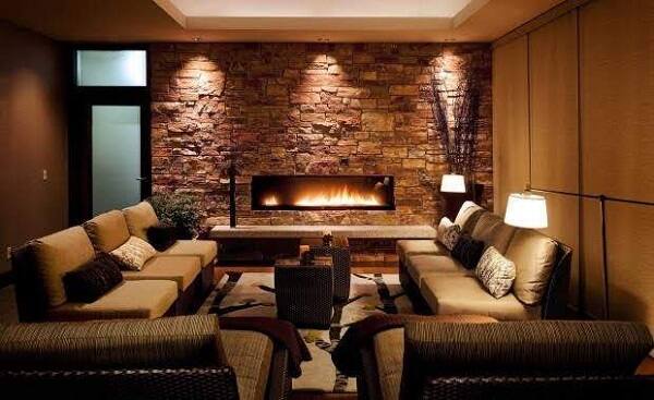 યુવતી જોરથી બુમાબુમ કરતાં તેઓએ સ્પાનું શટર બંધ કરી દીધું હતું. જોકે યુવતી હિંમતભેર સામનો કરીને શટર ઉંચું કરીને બહાર દોડી ગઇ હતી. ત્યારબાદ ગાળો બોલીને કોઈને વાત કરીશ તો જાનથી મારી નાંખવાની ધમકી આપી હતી.