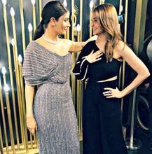 મેડમ તુસાદમાં લાગ્યું અનુષ્કાનું પૂતળું, પોતાના હાથથી સેલ્ફી લેતી હોવાનો કરાવશે આભાસ