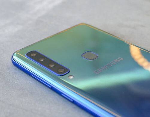 સેમસંગ ગેલેક્સી A9 2018માં 4 રિયર કેમેરા છે જેમાં એક 24 મેગાપિક્સલ મુખ્ય લેન્સ છે જેનો અપર્ચર f/1.7 છે. બીજો લેન્સ 10 મેગાપિક્સલ ટેલીફોટો છે જેમાં 2x ઓપ્ટિકલ ઝૂમ મળે છે. ત્રીજો લેન્સ અલ્ટ્રા વાઈડ એંગલ વાળો છે અને ચોથો લેન્સ 5 મેગાપિક્સલ છે. ચાર કેમેરા એક જ લાઈનમાં ઉપર નીચે છે. જ્યારે ફ્રંટ કેમેરો 24 મેગાપિક્સલ છે. 