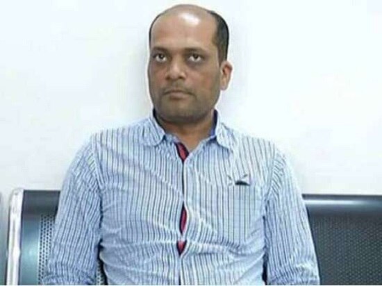 અમદાવાદઃ રાજદ્રોહના કેસમાં જેલમાં બંધ પાટીદાર અનામત આંદોલન સમિતી (પાસ)ના કન્વિનર અલ્પેશ કથિરીયાને છોડાવવા માટે પાટીદાર આગેવાનો મથી રહ્યા છે ત્યાં વધુ એક પાસ નેતાને જેલભેગો કરી દેવો છે. અમદાવાદ ક્રાઈમ બ્રાંચે મંગળવારે સવારે દિનેશ બાંભણીયાની ધરપકડ કરી જેલભેદો કરી દીધો છે.