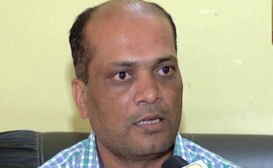 રાજદ્રોહના કેસમાં જેલમાં બંધ પાટીદાર અનામત આંદોલન સમિતી (પાસ)ના કન્વિનર અલ્પેશ કથિરીયાને છોડાવવા માટે સોલા ખાતે એક હોટલમાં સોમવારે એક બેઠક મળી હતી. આ બેઠક દરમિયાન હોટલના માલિકે વચ્ચે જ લાઈટ બંધ કરી દેતાં ભારે વિખવાદ થયો હતો. આ વિખવાદમાં બાંભણીયા કેન્દ્રસ્થાને હતા.