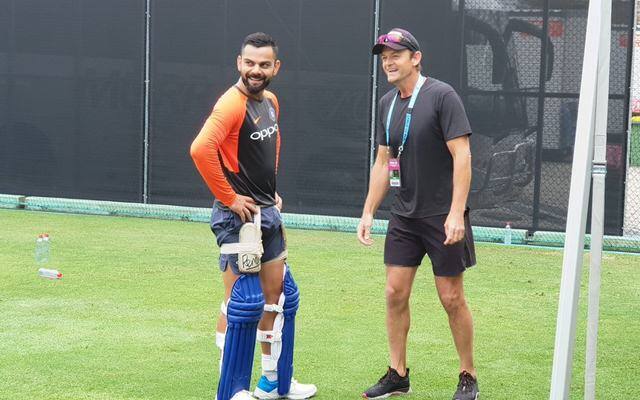 એડમ ગિલક્રિસ્ટ ખુદ પણ વિરાટ કોહલીના દિવાના છે અને આ પહેલા પણ તે અનેક વખત આ મુદ્દે પોતાનો મત વ્યક્ત કરી ચૂક્યા છે. ફોક્સ ક્રિકેટે ભારતના ઓસ્ટ્રેલિયાના પ્રવાસની શરૂઆત પહેલા વિરાટનો એક ખાસ ઇન્ટરવ્યૂ કરવાનો નિર્ણય કર્યો અને તેના માટે જે વ્યક્તિની પસંદગી કરવામાં આવી તે એડમ ગિલક્રિસ્ટ હતા. ગિલક્રિસ્ટ દ્વારા લેવામાં આવેલ ખાસ ઇન્ટરવ્યૂ હાલમાં બધા સામે લાવવામાં આવ્યો નથી પરંતુ ગિલક્રિસ્ટે વિરાટની સાથે તસવીર પોસ્ટ કર્યા બાદ કેટલાક શબ્દ જરૂર લખ્યા છે.