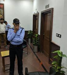 દિલ્હીઃ યુવકે સચિવાલયમાં જ કેજરીવાલ પર મરચાનો પાવડર છાંટી કર્યો હુમલો, જાણો વિગત