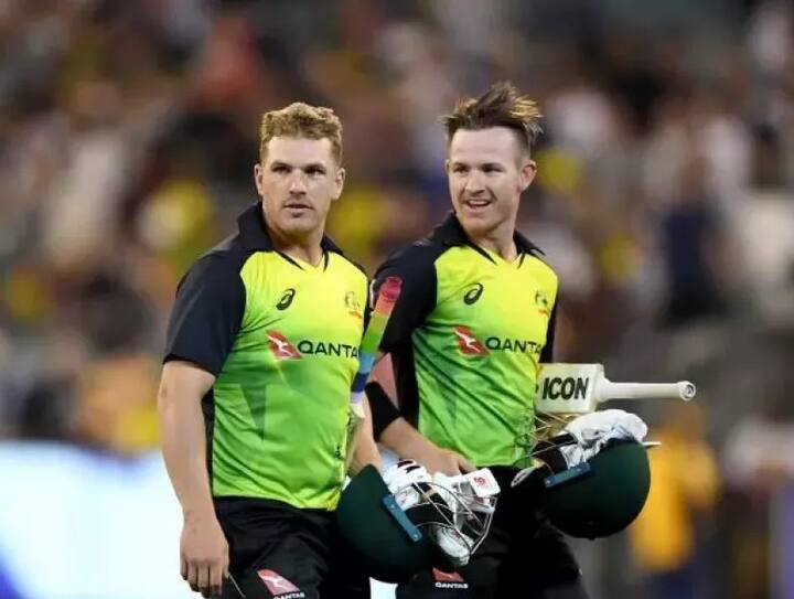  ટૉસ હાર્યા બાદ ભારતે પ્રથમ ફિંલ્ડિગ પસંદ કરી અને ઓસ્ટ્રેલિયાને બેટિંગ માટે ઉતારી હતી. શરૂઆતમાં ખલીલે શોર્ટીને 7 રને પેવેલિયન મોકલ્યો હતો. બાદમાં કુલદીપે ફિન્ચને 27 રને અને ક્રિસ લિનને 37 રને આઉટ કર્યા હતા.