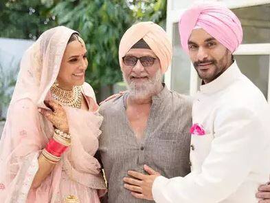 નેહાએ ચાલુ વર્ષે મે મહિનામાં અચાનક લગ્ન કરીને તમામને ચોંકાવી દીધા હતા. લગ્નના ત્રણ મહિના બાદ ઓગસ્ટમાં નેહાએ પ્રેગ્નેન્સની જાહેરાત કરી દીધી હતી. જે બાદ નેહા ધૂપિયાએ બેબી બંપ સાથે અનેક તસવીરો સોશિયલ મીડિયામાં શેર કરી હતી.