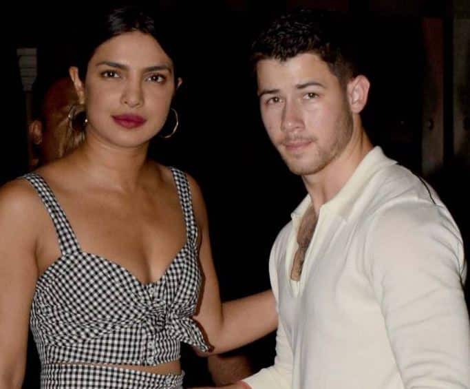 પ્રિયંકા 3 ડિસેમ્બરે નિક સાથે ક્રિશ્ચિયન વિધિથી લગ્ન કરશે. લગ્નની બન્ને વિધિઓ ઉમેદ ભવન પેલેસમાં જ થશે. જોધપુરમાં હાલ લગ્નની તૈયારીઓ જોરશોરથી ચાલી રહી છે. આ સપ્તાહના અંતમાં નિક પોતાના પરિવાર સાથે ભારત આવશે. 