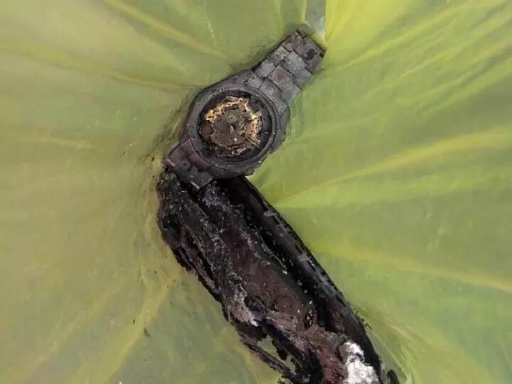 ડ્રાઈવર સીટની બાજુના ખાનામાં મોબાઈલ ફોન મૂકેલો હતો, આગની ઘટના પછી આ સ્થળે જ ફોન ઓગળી ગયો હતો. ફોનને ટચ કરવાનો પ્રયત્ન જ થયો નથી. ફોરેન્સિકલી ઈન્વેસ્ટિગેશન બાદ નિષ્ણાત એસ.એસ. ગોંડલિયાએ જાહેર કર્યું છે કે, બિલ્ડર મિહિર પંચાલ બેશુદ્ધ અવસ્થામાં હતા ત્યારે આ ઘટના સર્જાઈ હતી.