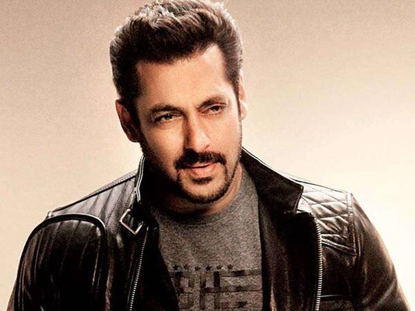 ઉલ્લેખનીય છે કે સલમાન ખાન અત્યારે પોતાની અપકમિંગ ફિલ્મ ‘ભારત’નાં શૂટિંગને લઇને ચર્ચામાં છે. શનિવારે સલમાન સેટ પર ઘાયલ થયો હોવાના સમાચાર હતા અને તે મુંબઈ પરત ફર્યો છે. ફિલ્મ ‘ભારત’નું શૂટિંગ પંજાબનાં લુધિયાનામાં થઈ રહ્યું હતુ.