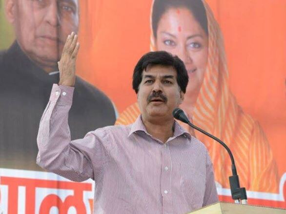 ઝોટવાડાથી ભાજપના ઉમેદવાર રાજપાલ સિંહ શેખાવત અને તેમના પરિવારના 8 સભ્યોના નામ માલવીય નગરમાં છે. હવામહલ વિધાનસભાથી કોંગ્રેસ ઉમેદવાર મહેશ જોશી અને તેના 4 પરિવારજનોના નામ સિવિલ લાઇન્સની યાદીમાં છે. ભાજપના ઉમેદવાર સુરેન્દ્ર પારીક તથા તેના 7 પરિવારજનોના નામ કિશનપોલ વિધાનસભાની યાદીમાં છે.