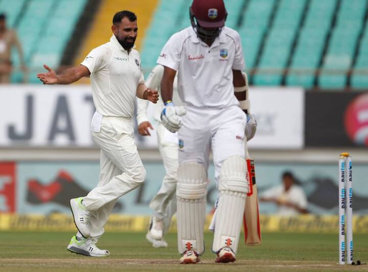 શમી ચાલુ વર્ષે 9 ટેસ્ટમાં ભારત તરફથી સૌથી વધારે 33 વિકેટ લઈ ચુક્યો છે. જેમાં દક્ષિણ આફ્રિકા સામે ઈનિંગમાં 5 વિકેટ પણ સામેલ છે.