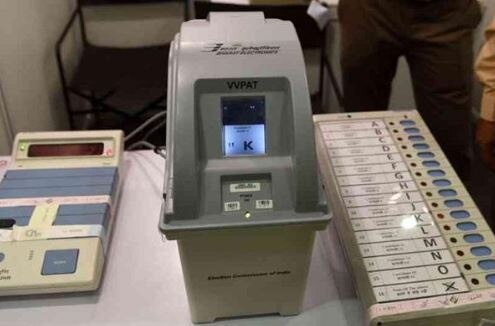 દેશમાં ઘણા રાજકીય પક્ષોએ ઈવીએમની વિશ્વસનીયતા પર સવાલો ઉઠાવ્યા છે. ગત વર્ષ ઉત્તર પ્રદેશ વિધાનસભા ચૂંટણીના પરિણામ બાદ બહુજન સમાજ પાર્ટીના સુપ્રીમો માયાવતીએ ઈવીએમ પર સવાલ ઉઠાવ્યા હતા. તેમણે વિધાનસભા ચૂંટણીમાં ભાજપના પક્ષમાં છેડછાડ કરી મત નાખવાનો આરોપ લગાવ્યો હતો.