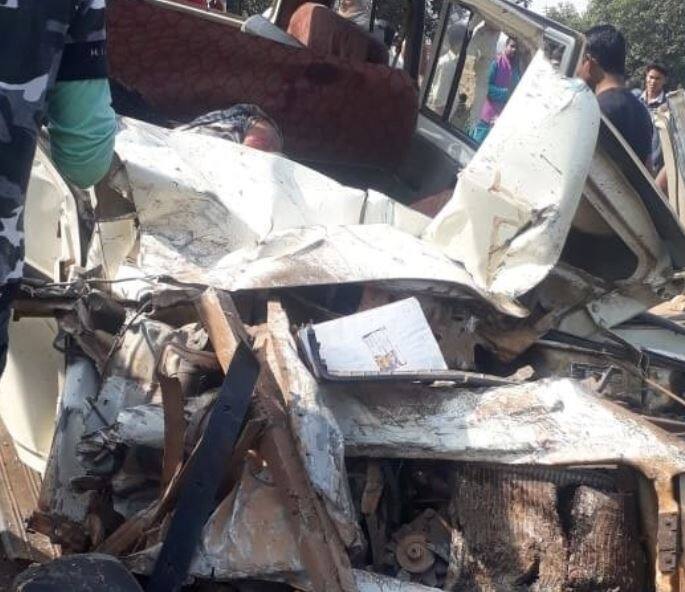 મધ્ય પ્રદેશના તુરકહા બિરસિંગપુરની પાસે અચાનક જ ડ્રાઇવરે બસ પરથી કાબૂ ગુમાવ્યો હતો અને સામેથી આવી રહેલી સ્કૂલ વાન સાથે અથડાઈ હતી. આ ઘટના બાદ સ્થાનિક લોકોએ સતના જિલ્લાના પોલીસ અધિકારીઓને ઘટનાની માહિતી આપી અને બાળકોને બહાર કાઢવામાં મદદ કરી હતી. 