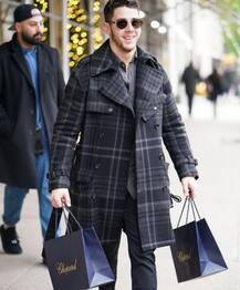 પ્રિયંકા ચોપરા શૂટિંગમાં વ્યસ્ત, નિક જોનાસ કરી રહ્યો છે લગ્નની શોપિંગ