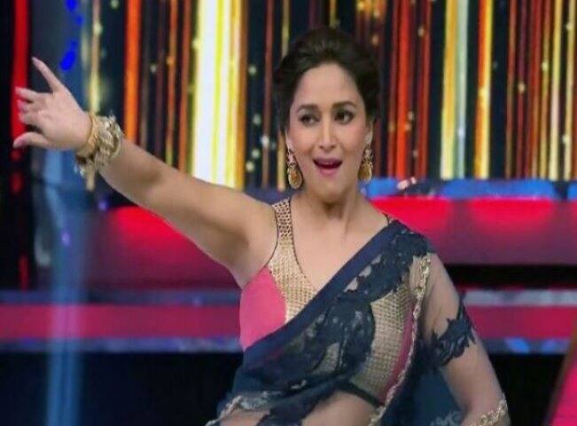 નવી દિલ્હી: હૉકી વિશ્વકપ 2018ની તૈયારીઓ શરૂ થઈ ગઈ છે. ઉદ્ધાટન સમારોહનું આયોજન 27 નવેમ્બરે થશે. ઉદ્ધાટન સમારોહમાં ફિલ્મ જગતની ઘણી હસ્તીઓ જોવા મળશે. જેમાં ધક ધક ગર્લ માધુરી દીક્ષિત પરફોર્મેંસ કરશે. માધુરી દીક્ષિત સાથે એઆર રહેમાન પણ જોવા મળશે. 