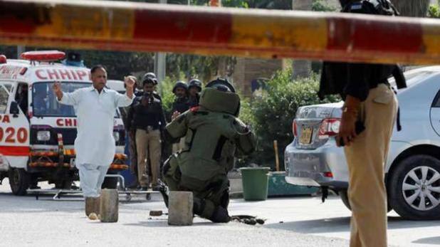 સુરક્ષા સાથે જોડાયેલા સુત્રોનું કહેવું છે કે આ બ્લાસ્ટ એક ધાર્મિક સ્થળની બહાર થયો છે. આ બ્લાસ્ટમાં આશરે 35 લોકો ઘાયલ થયા છે. અધિકારીઓએ કહ્યું, ઘાયલોને સારવાર માટે હોસ્પિટલમાં ખસેડવામાં આવ્યા છે. બ્લાસ્ટ બાદ સુરક્ષાદળોએ તમામ વિસ્તારને ઘેરી તપાસ શરૂ કરી છે. 