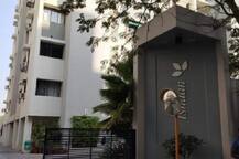 અમદાવાદ: પોશ વિસ્તારમાં ફ્લેટમાં આગ લાગતાં પતિ-પત્નીનું મોત, જાણો વિગત