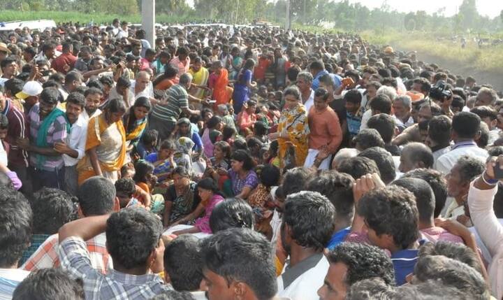 કર્ણાટકના ડેપ્યૂટી સીએમ જી. પરમેશ્વરાએ જણાવ્યું છે કે, આ ઘટનામાં 25 લોકોના મોત થયાં છે. અમે આ ઘટનાની પૂરી તપાસ કરીશું. રાજ્યના મુખ્યમંત્રી એચડી કુમારસ્વામીએ ઘટના સ્થળની મુલાકાત લઈ મૃતકના પરિવારજનોને રૂ. 5 લાખનું વળતર જાહેર કર્યું છે.