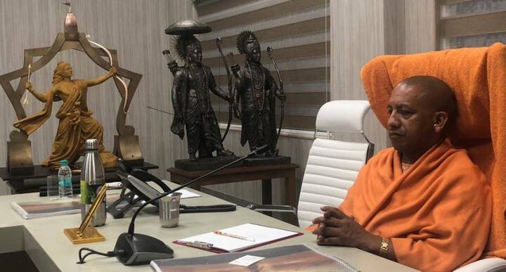  લખનઉ: રામ મંદિર નિર્માણની માંગ વચ્ચે ઉત્તરપ્રદેશની મુખ્યમંત્રી યોગી આદિત્યનાથ સરકારે મોટી જાહેરાત કરી છે. યોગી સરકારે અયોધ્યામાં ભગવાન રામની 221 મીટર ઊંચી મૂર્તિ બનાવવાનો નિર્ણય કર્યો છે. આ પ્રતિમા દુનિયાની સૌથી ઊંચી પ્રતિમાં સ્ટેચ્યૂ ઓફ યૂનિટી કરતા પણ 39 મીટર ઊંચી હશે. 